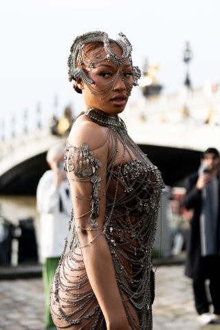 Street Style - Paris Fashion Week - Haute Couture Spring-Summer 2025 - Day Three