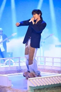 THE TONIGHT SHOW STARRING JIMMY FALLON -- Episode 2105 -- Pictured: (l-r) on Monday, March 10, 2025 -- (Photo by: Todd Owyoung/NBC)