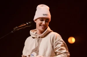 Justin Bieber performs on stage during 'An Acoustic Evening With Justin Bieber' at The Danforth Music Hall on December 7, 2015 in Toronto, Canada.  (Photo by George Pimentel/Getty Images for Universal Music)