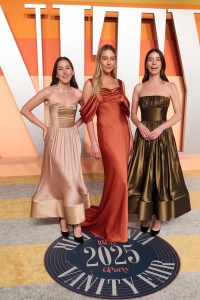 Alana Haim, Este Haim, Danielle Haim at the 2025 Vanity Fair Oscar Party Hosted By Radhika Jones held at Wallis Annenberg Center for the Performing Arts on March 02, 2025 in Beverly Hills, California.