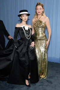 Jennie and Gigi Hadid