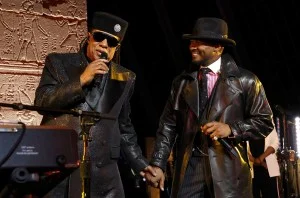 NEW YORK, NEW YORK - MAY 05: EDITORIAL USE ONLY. NO EXCEPTIONS. USE ONLY RELATED TO 2025 MET GALA. NO BOOK COVERS. (Exclusive Coverage) (L-R) Stevie Wonder and Usher perform onstage during the 2025 Met Gala Celebrating 