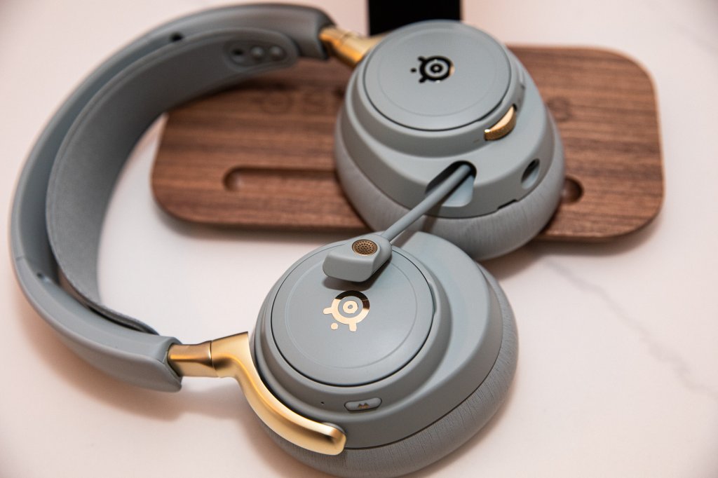 SteelSeries Arctis Nova Elite