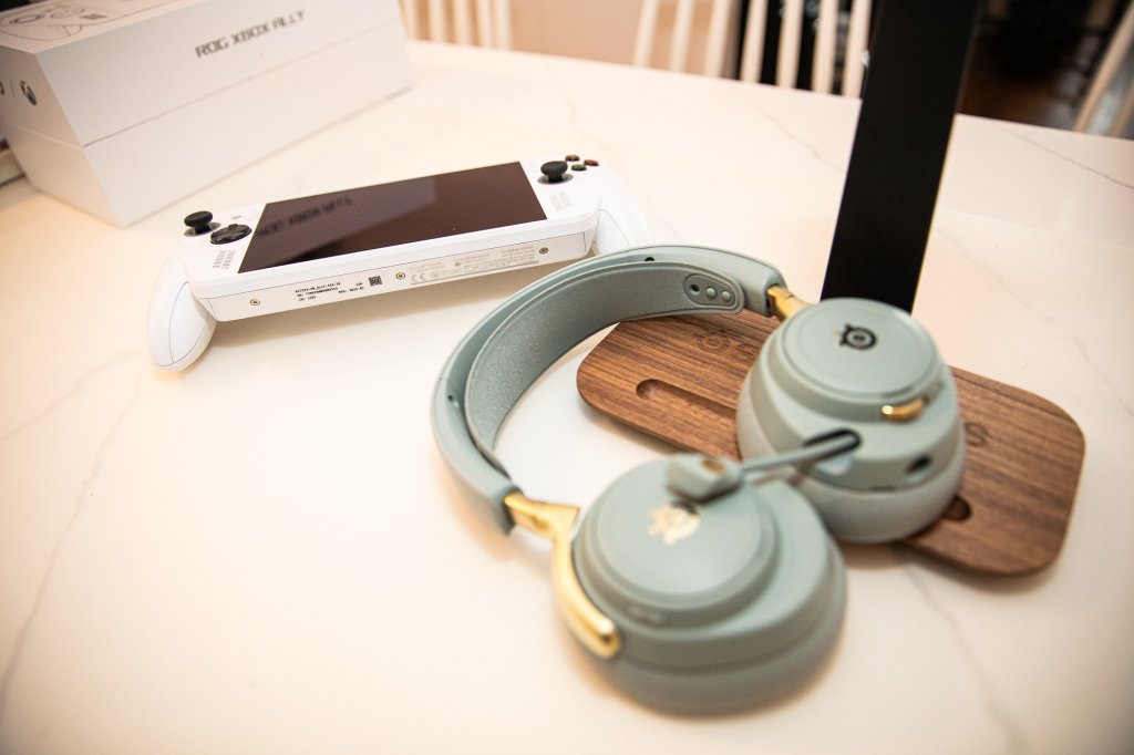 SteelSeries Arctis Nova Elite