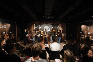 Ed Sheeran performs an impromptu jam of “Shape of You